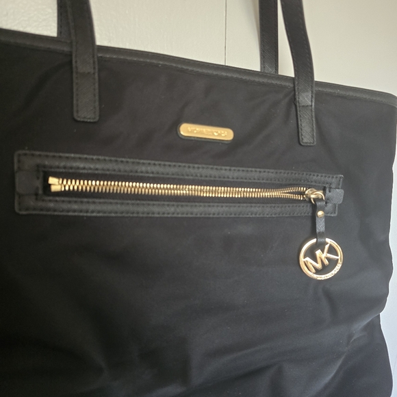 Michael Kors Kempton Large Nylon Tote - Picture 3 of 13
